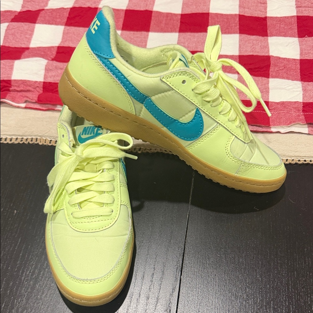 Nike Women's Neon Yellow and Teal Athletic Sneakers